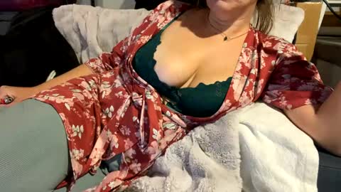 BeachyMILF online show from December 11, 2024, 5:29 pm