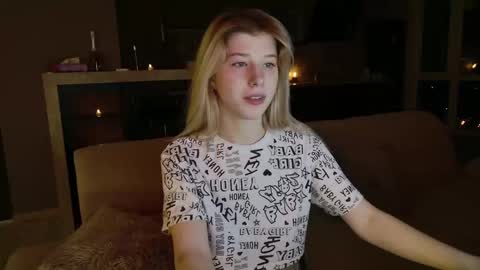 bella_amory online show from February 6, 2025, 8:39 pm