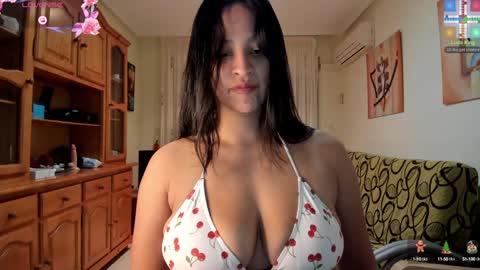 bella_pocahontas3 online show from December 7, 2024, 8:56 pm