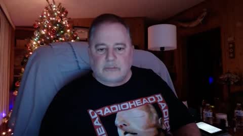 bigthicksatisfying2 online show from January 3, 2025, 4:50 am