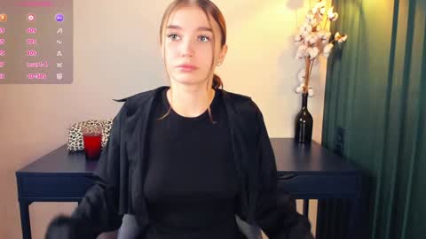 Sophie online show from November 28, 2024, 3:42 am