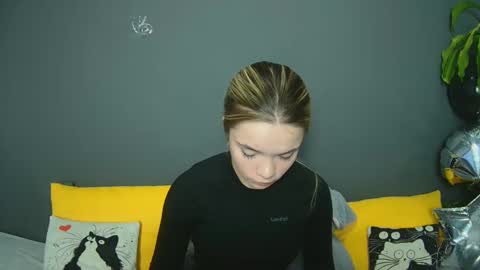 blondagirl_ online show from December 11, 2024, 4:46 pm