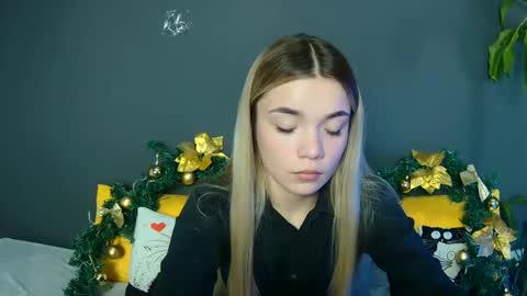 blondagirl_ online show from December 13, 2024, 1:28 pm