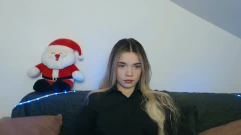 blondagirl_ online show from December 5, 2024, 4:49 pm