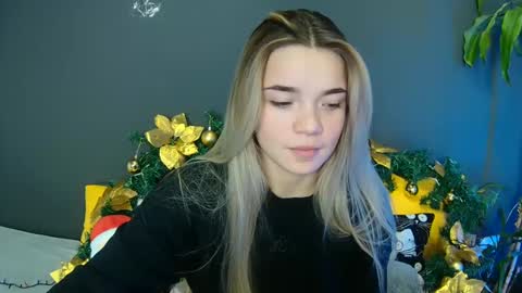 blondagirl_ online show from December 17, 2024, 1:17 pm