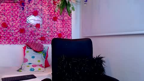 blonde_squirt_ online show from January 21, 2025, 2:01 am