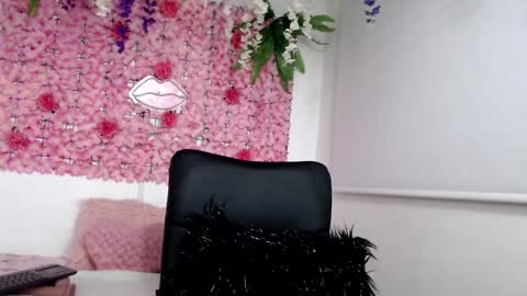 blonde_squirt_ online show from December 19, 2024, 11:01 pm