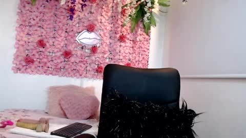 blonde_squirt_ online show from December 22, 2024, 1:01 am