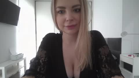 blondie8853033 online show from November 17, 2024, 10:33 am