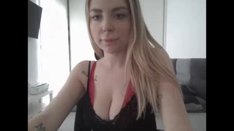 blondie8853033 online show from January 8, 2025, 10:25 am