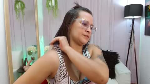 BRITNEEYTAYLOR1 online show from December 28, 2024, 6:27 pm