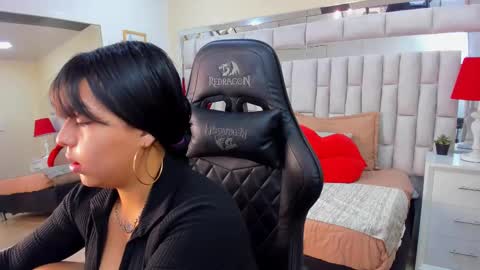 camile_claudel19 online show from January 2, 2025, 12:18 pm