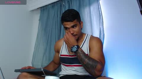 camilo_contre21 online show from December 16, 2024, 9:37 pm