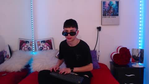 camilo_kar77 online show from November 16, 2024, 8:02 pm