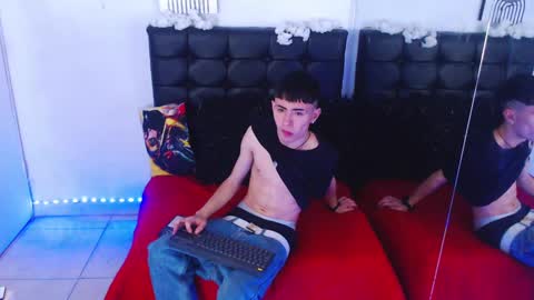 camilo_kar77 online show from December 12, 2024, 8:38 pm