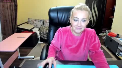 candy_hellenx online show from November 13, 2024, 6:09 am