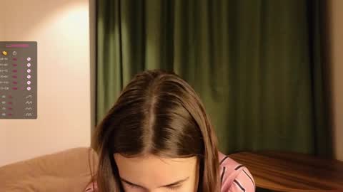 sweet Alice  horny Emelie   online show from November 14, 2024, 3:46 pm