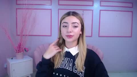 channel_blonde_a online show from December 13, 2024, 4:44 pm