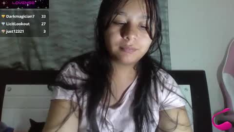 charis_bellota online show from December 5, 2024, 11:43 pm