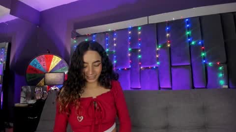 Isabella curly hair - Anastasia short hair  online show from January 2, 2025, 4:58 pm