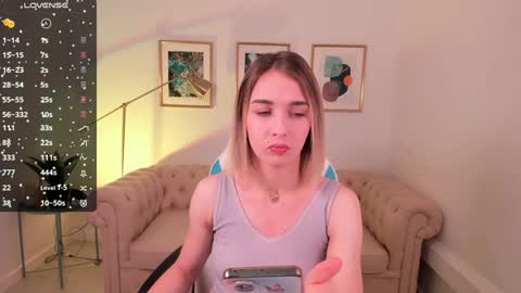 Chloe FOLLOW ME  online show from November 22, 2024, 7:48 am