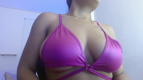 chloee_hott_ online show from November 27, 2024, 12:28 pm