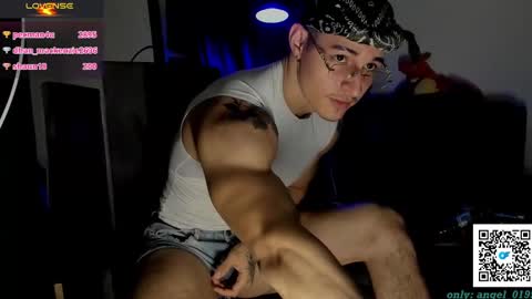 chris_angel01 online show from December 15, 2024, 11:37 pm