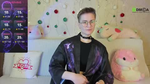 christine_moon online show from December 23, 2024, 6:39 pm