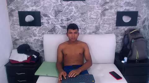 cris_vega_ online show from December 12, 2024, 8:38 pm