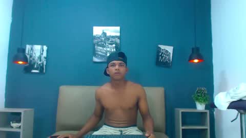 cris_vega_ online show from December 7, 2024, 7:41 pm