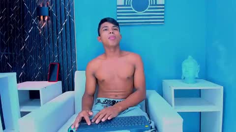 cris_vega_ online show from December 22, 2024, 7:47 pm