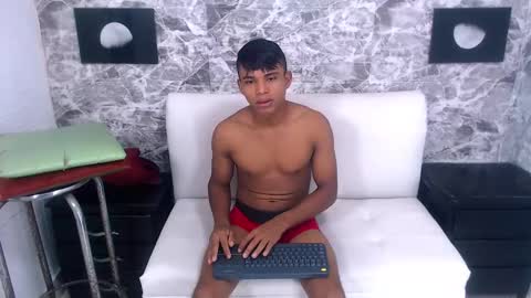 cris_vega_ online show from December 15, 2024, 7:25 pm