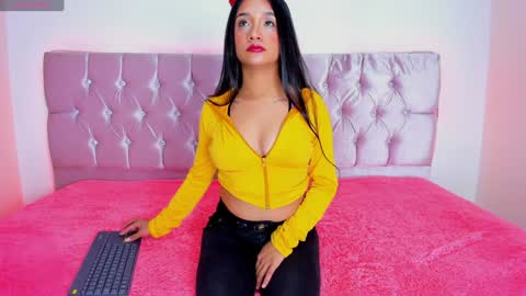 cristal_dulce1 online show from January 5, 2025, 10:26 pm