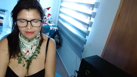 Cristalperez  online show from November 30, 2024, 3:31 pm