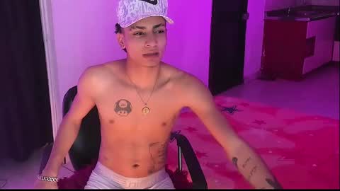 hey guys welcome enjoy my dick hard colombia men horny online show from December 10, 2024, 3:00 am