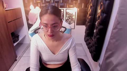 crystal_stonne online show from November 14, 2024, 8:58 pm