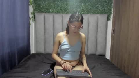 crystal_stonne online show from December 3, 2024, 10:52 pm