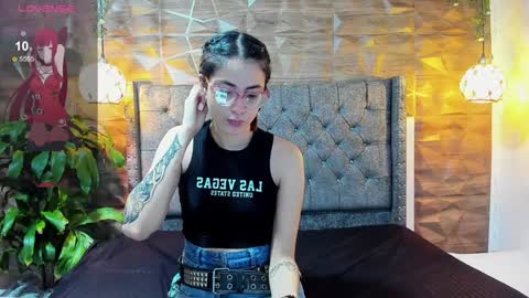 crystal_stonne online show from January 3, 2025, 9:12 pm