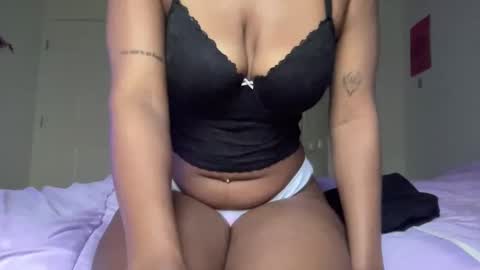 Curvycutie18 online show from January 9, 2025, 4:07 pm