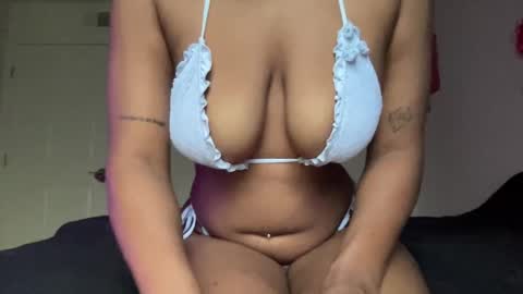 Curvycutie18 online show from November 26, 2024, 4:03 pm