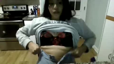 cutesalomee online show from December 10, 2024, 5:53 am