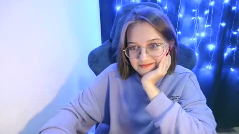 cutie_vikkie online show from November 10, 2024, 2:20 pm