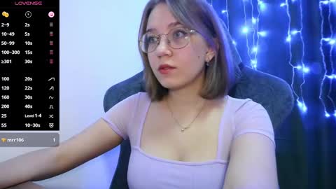 cutie_vikkie online show from November 23, 2024, 8:12 am