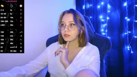 cutie_vikkie online show from December 13, 2024, 6:00 pm