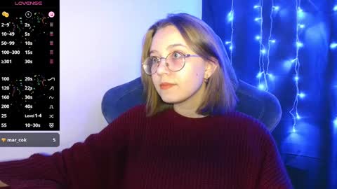 cutie_vikkie online show from December 12, 2024, 5:57 pm