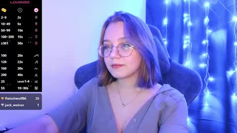 cutie_vikkie online show from December 6, 2024, 5:44 pm