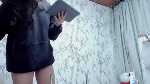 dafne_quenn online show from December 14, 2024, 12:32 pm