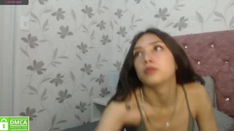 dafnee_e online show from November 29, 2024, 3:43 pm