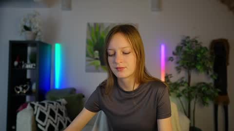 daisy_dash online show from January 9, 2025, 9:22 am