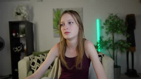 daisy_dash online show from December 28, 2024, 9:17 am